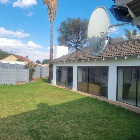 Jazreel B&B Vanderbijlpark Exterior foto